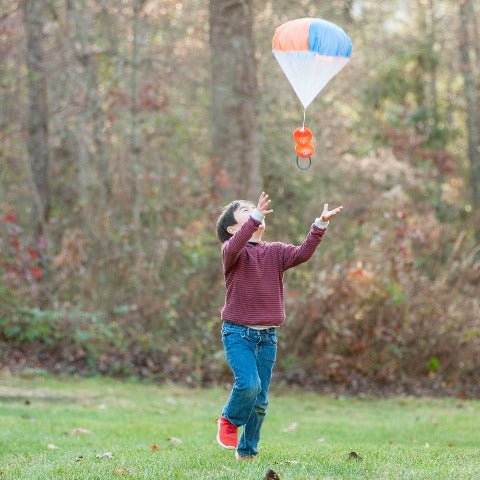 PARASHOOT - HIGH FLYING PARACHUTE FUN - Mozzi